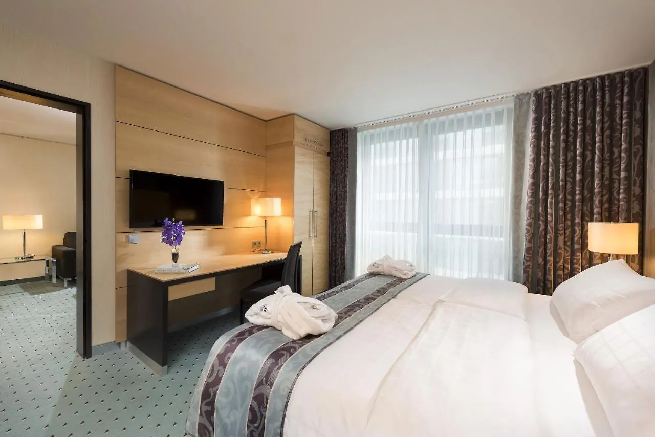 Maritim Hotel Duesseldorf 4*, Düsseldorf